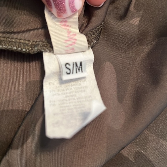 Free People Movement + Onzie High Rise Stretch Camo Bike Shorts Size S/M - Picture 6 of 6